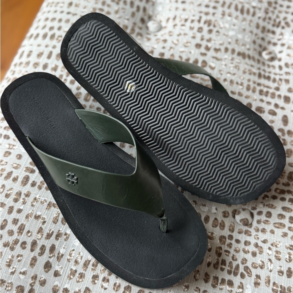 Tory Burch Dark Green Leather Platform Flip Flops - Picture 2 of 2
